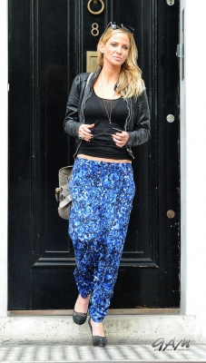 Sarah_Harding_leaving_a_meeting_in_Nothing_Hill_20_09_12_281129.jpg