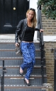 Имя файла=Sarah_Harding_leaving_a_meeting_in_Notting_Hill_20_09_12_282629.jpg
Размер файла=814КБ
Размеры=1999x3206
Дата=Сент 25, 2012 Sarah_Harding_leaving_a_meeting_in_Notting_Hill_20_09_12_282629.jpg