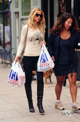 Sarah_Harding_out_and_about_in_London_21_09_12_281029.jpg