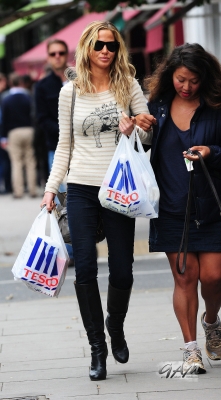Sarah_Harding_out_and_about_in_London_21_09_12_281929.jpg