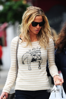 Sarah_Harding_out_and_about_in_London_21_09_12_282229.jpg