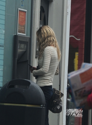 Sarah_Harding_out_and_about_in_London_21_09_12_282329.jpg