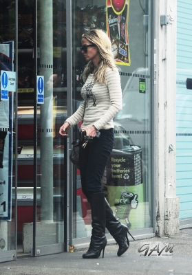 Sarah_Harding_out_and_about_in_London_21_09_12_282829.jpg