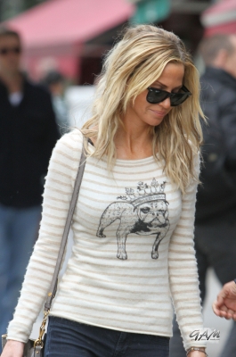 Sarah_Harding_out_and_about_in_London_21_09_12_28329.jpg