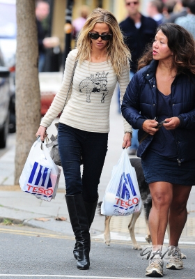 Sarah_Harding_out_and_about_in_London_21_09_12_283729.jpg
