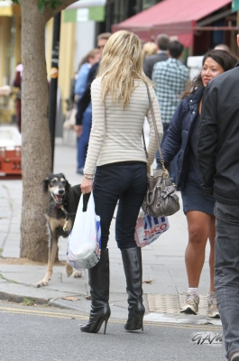 Sarah_Harding_out_and_about_in_London_21_09_12_28429.jpg