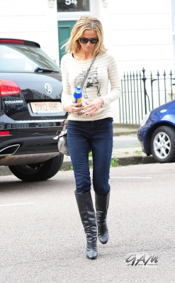 Sarah_Harding_out_and_about_in_London_21_09_12_284929.jpg