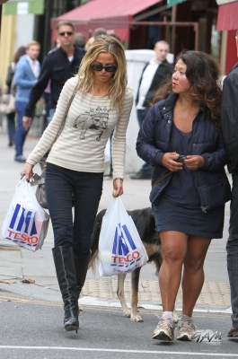 Sarah_Harding_out_and_about_in_London_21_09_12_28529.jpg
