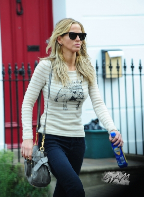 Sarah_Harding_out_and_about_in_London_21_09_12_285529.jpg