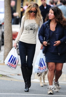 Sarah_Harding_out_and_about_in_London_21_09_12_285629.jpg