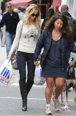 Sarah_Harding_out_and_about_in_London_21_09_12_28629.jpg
