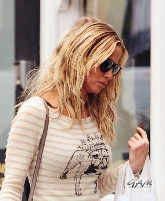 Sarah_Harding_out_and_about_in_London_21_09_12_28729.jpg