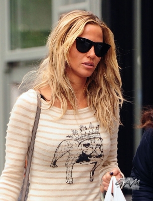 Sarah_Harding_out_and_about_in_London_21_09_12_28929.jpg