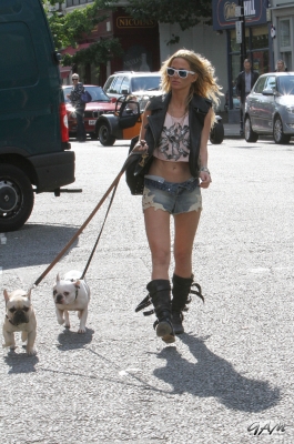 Sarah_Harding_takes_her_dogs_for_a_walk_22_09_12_28429.jpg