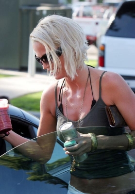 Sarah_and_Nadine2C_Malibu_24_06_06_281929.jpg