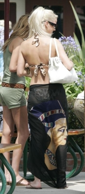 Sarah_and_Nadine2C_Malibu_24_06_06_282629.jpg