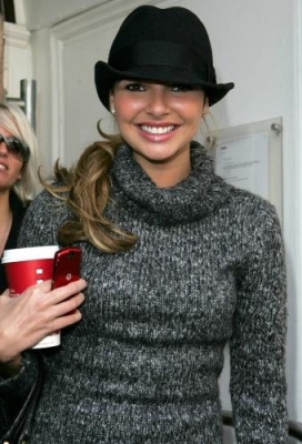 Girls_Aloud_arriving_at_Maida_Vale_Studios_in_West_London_10_11_06_285729.jpg