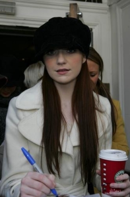 Girls_Aloud_arriving_at_Maida_Vale_Studios_in_West_London_10_11_06_286629.jpg