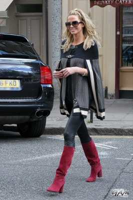 Sarah_Harding_out_and_about_in_London_04_10_12_281529.jpg