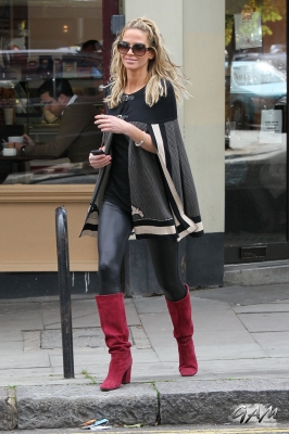 Sarah_Harding_out_and_about_in_London_04_10_12_28829.jpg