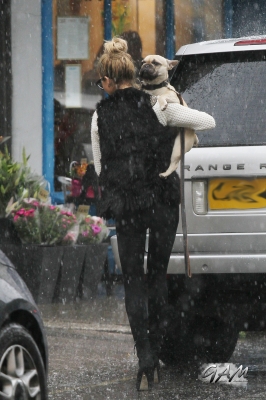Sarah_Harding_out_in_London_03_10_12_281029.jpg
