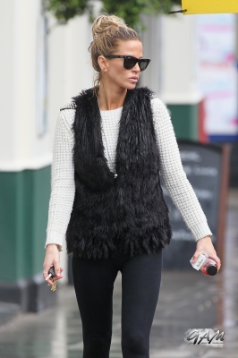 Sarah_Harding_out_in_London_03_10_12_281229.jpg
