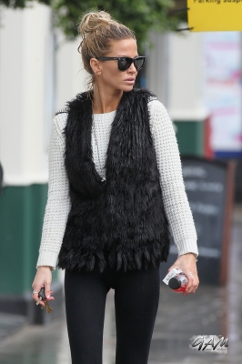 Sarah_Harding_out_in_London_03_10_12_281329.jpg