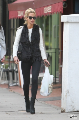 Sarah_Harding_out_in_London_03_10_12_281829.jpg
