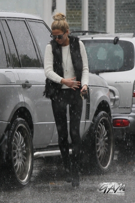 Sarah_Harding_out_in_London_03_10_12_28229.jpg
