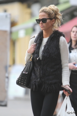 Sarah_Harding_out_in_London_03_10_12_282629.jpg