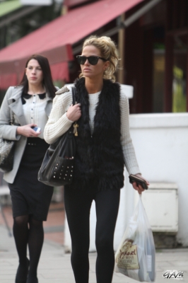 Sarah_Harding_out_in_London_03_10_12_283129.jpg