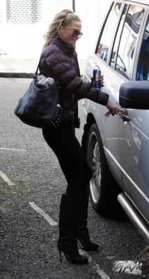 Sarah_Harding_out_in_North_London_05_10_12_281029.jpg