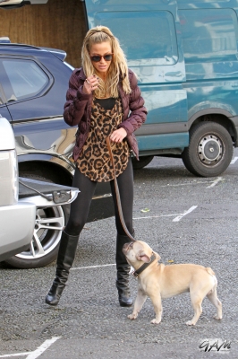 Sarah_Harding_out_in_North_London_05_10_12_281529.jpg