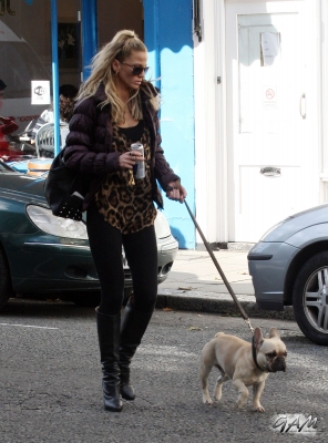 Sarah_Harding_out_in_North_London_05_10_12_28429.jpg