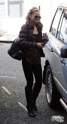 Sarah_Harding_out_in_North_London_05_10_12_28829.jpg