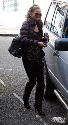 Sarah_Harding_out_in_North_London_05_10_12_28929.jpg