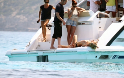 Sarah_Harding_in_a_bikini_on_a_boat_in_Ibiza_05_07_12_28329.jpg