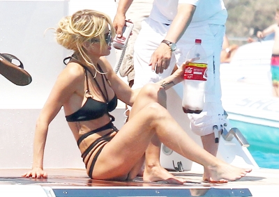 Sarah_Harding_in_a_bikini_on_a_boat_in_Ibiza_05_07_12_284729.jpg