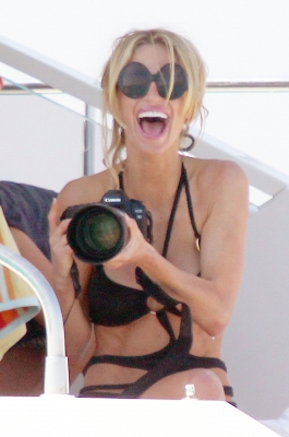 Sarah_Harding_in_a_bikini_on_a_boat_in_Ibiza_05_07_12_285329.jpg