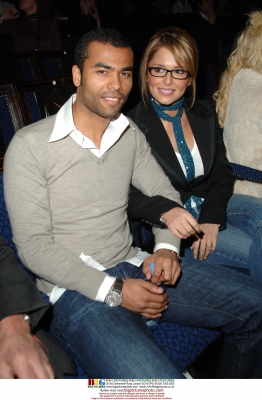 Julien_McDonald_show_fashion_week_14__2006_19.jpg