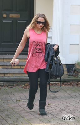 Kimberley_Walsh_seen_out_and_about_in_London_09_10_12_28429.jpg