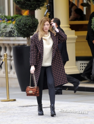 Nicola_Roberts_leaving_a_London_hotel_09_10_12_281029.jpg