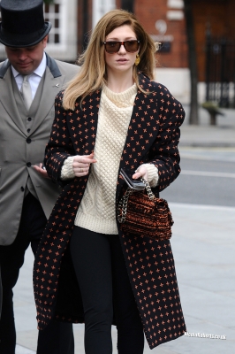 Nicola_Roberts_leaving_a_London_hotel_09_10_12_281229.jpg