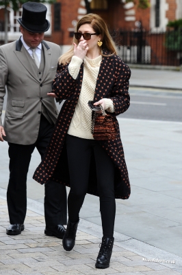 Nicola_Roberts_leaving_a_London_hotel_09_10_12_281529.jpg