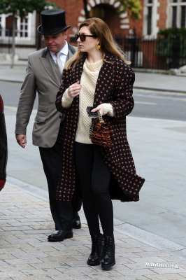 Nicola_Roberts_leaving_a_London_hotel_09_10_12_281629.jpg