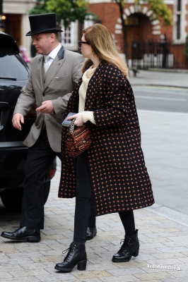 Nicola_Roberts_leaving_a_London_hotel_09_10_12_281729.jpg