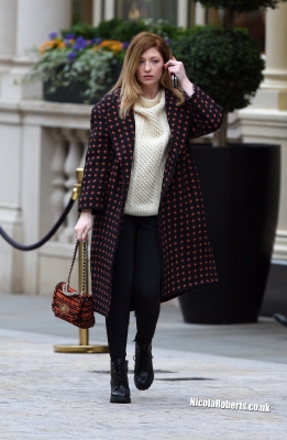 Nicola_Roberts_leaving_a_London_hotel_09_10_12_282329.jpg
