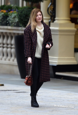 Nicola_Roberts_leaving_a_London_hotel_09_10_12_283029.jpg