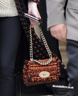Nicola_Roberts_leaving_a_London_hotel_09_10_12_28329.jpg