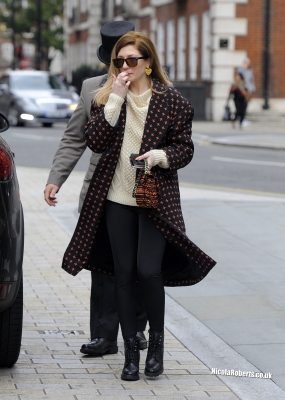 Nicola_Roberts_leaving_a_London_hotel_09_10_12_283429.jpg